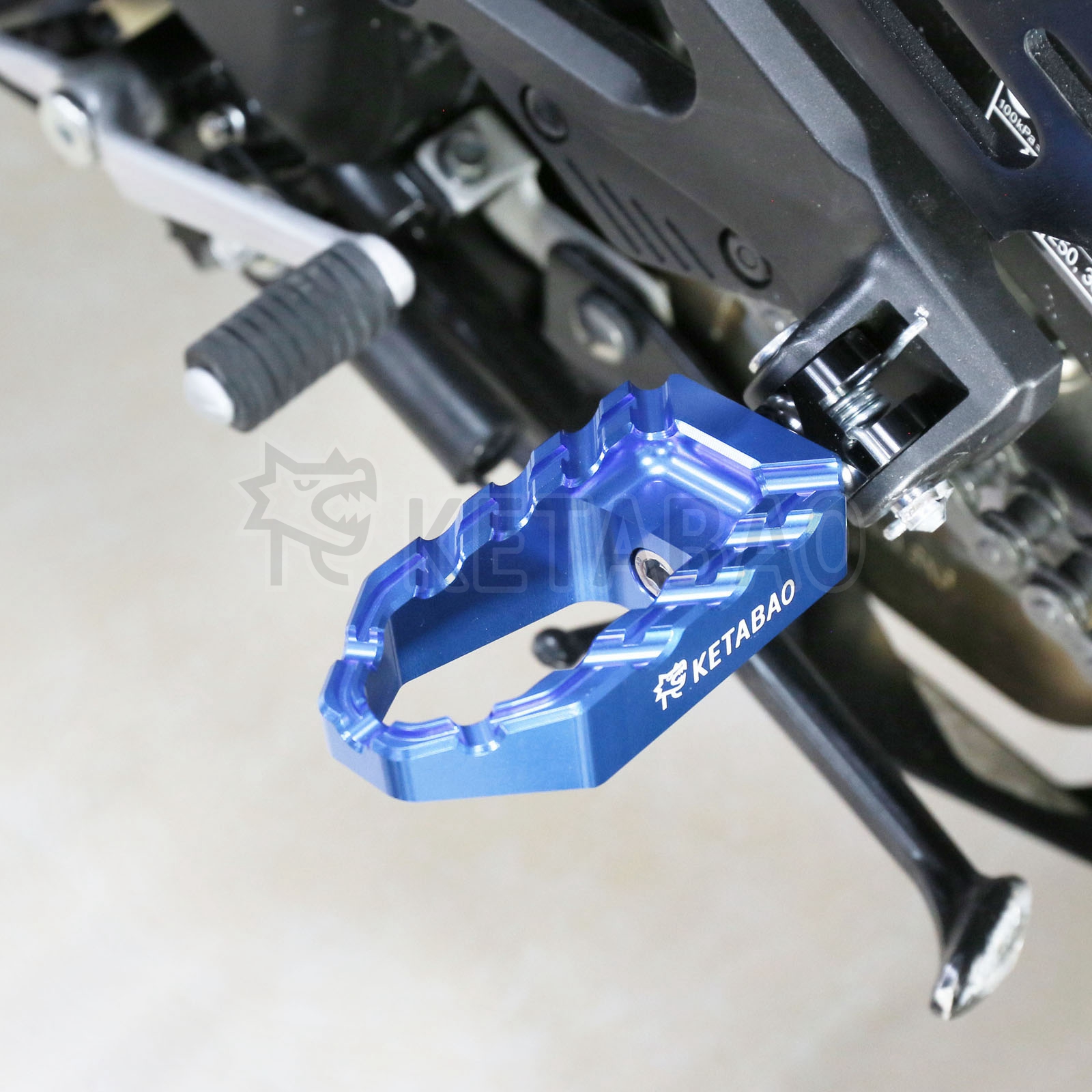 Blue BUZZ CNC Front Foot Pegs Wide For Tiger 976i Tiger 900